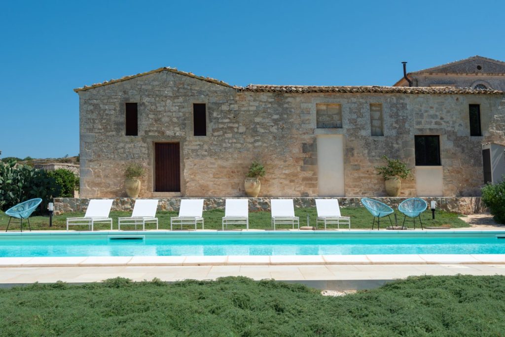 460-sicily-vacation-rentals-e1663080928223